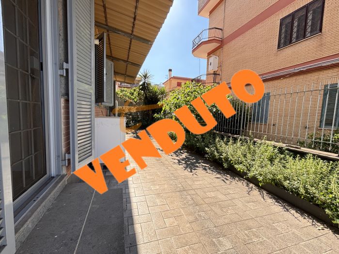 TOR VERGATA  TRILOCALE CORTE ESTERNA POSTO AUTO