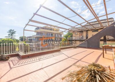 AMPIO TRILOCALE CON TERRAZZO PANORAMICO A GROTTE CELONI
