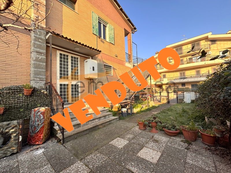 FINOCCHIO PANTANO TRILOCALE BOX AUTO GIARDINO