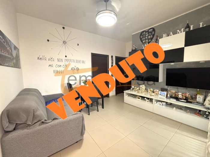 CENTOCELLE TRILOCALE OTTIMO STATO RIPOSTIGLIO E BALCONE