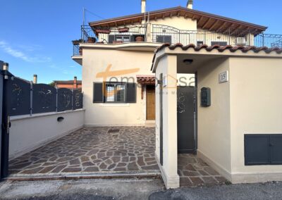 BORGHESIANA GRAZIOSO TRILOCALE AMPIO SPAZIO ESTERNO
