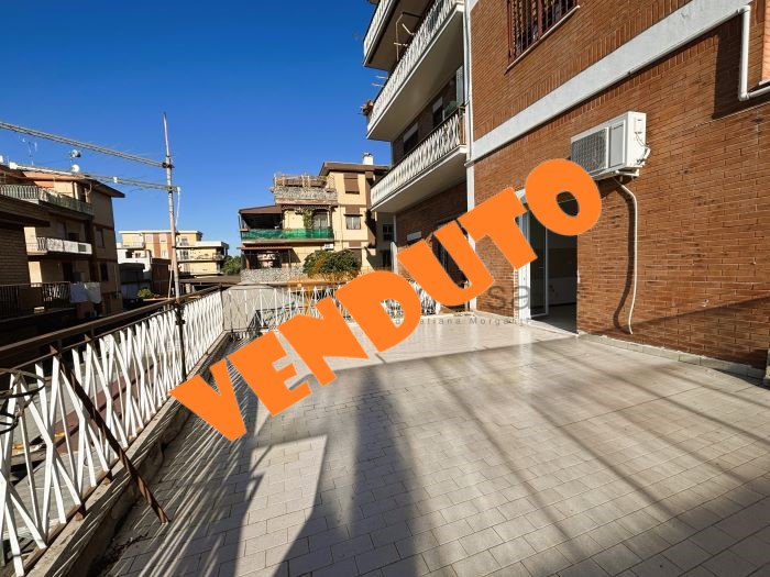 DUE LEONI METRO C TRILOCALE RISTRUTTURATO TERRAZZO